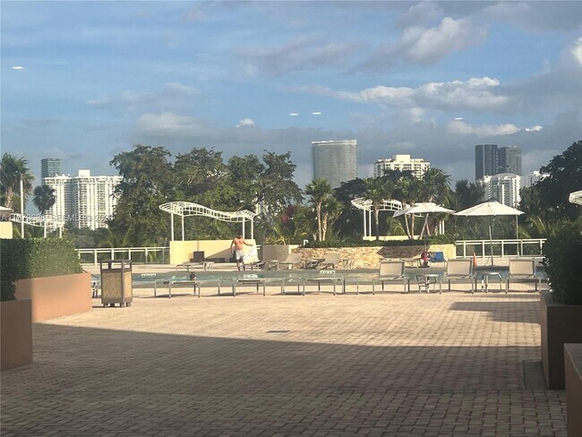 Building Photo - 20301 W Country Club Dr