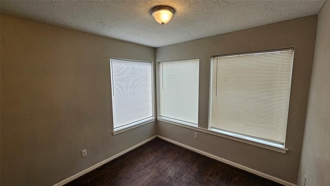 Building Photo - 10022 Windriver Dr