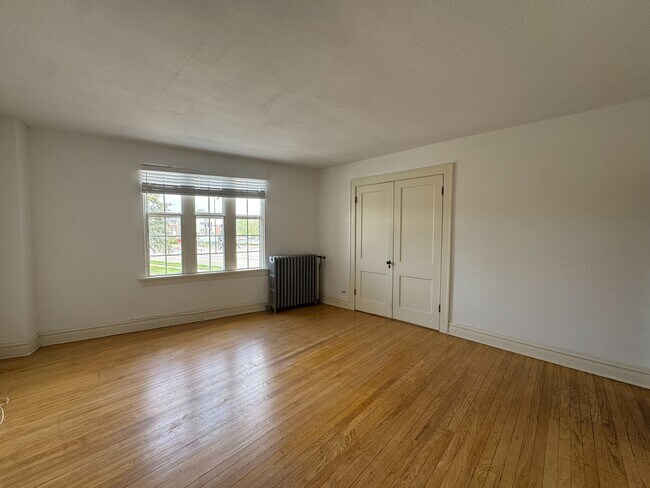 Building Photo - 28W579 Stafford Pl