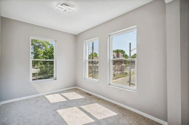 Building Photo - 921 Linwood Ave