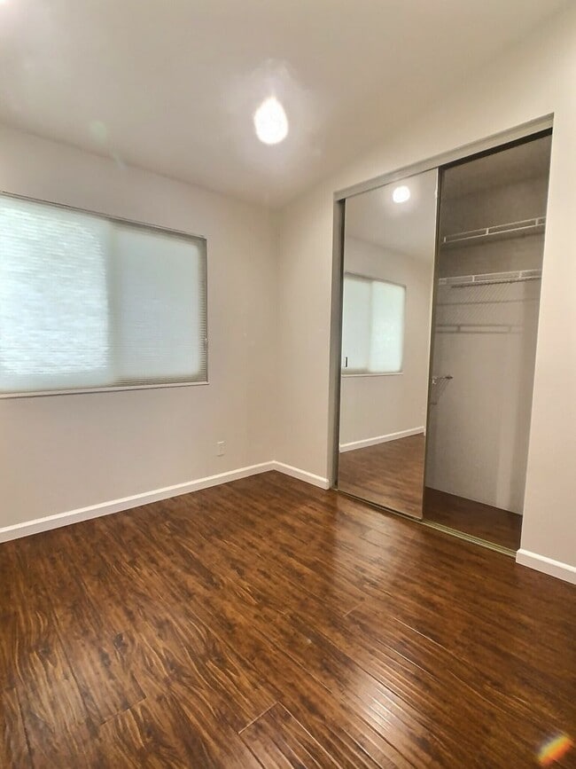 Building Photo - Updated 2 Bedroom /2 Bath Condo in New Hor...