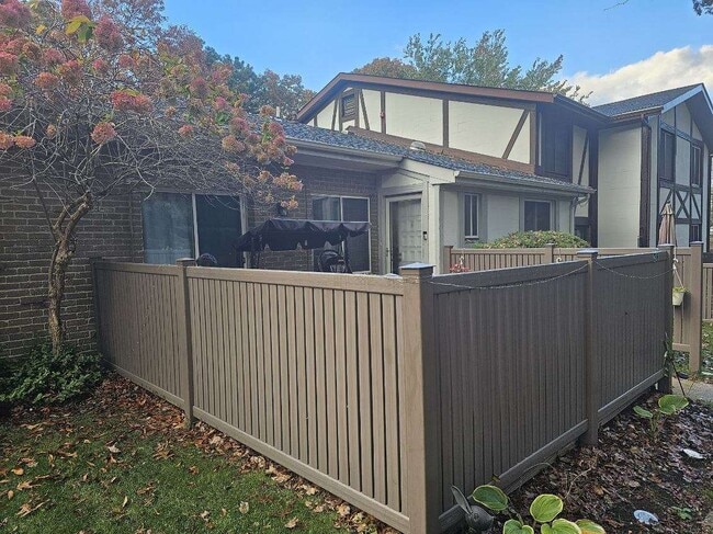 Patio - 200 Skyline Dr