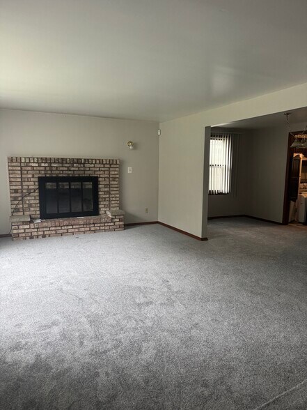 Living Room - 17 Sunshine Dr