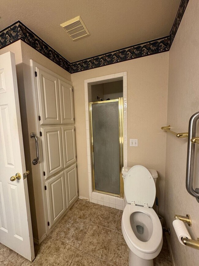 Building Photo - 4210 Catalpa Ln