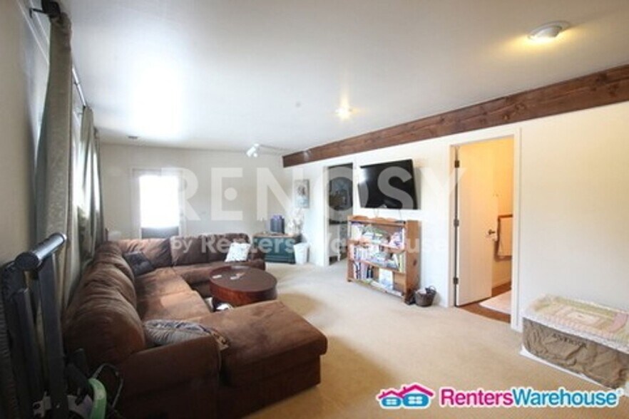 Building Photo - 25260 Montane Dr W