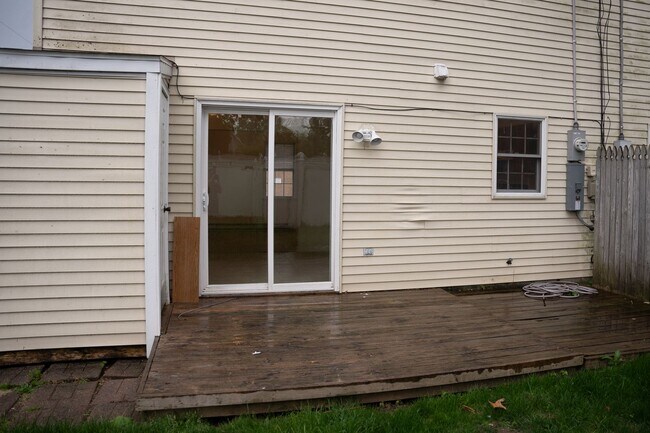Building Photo - 53 E Summit St