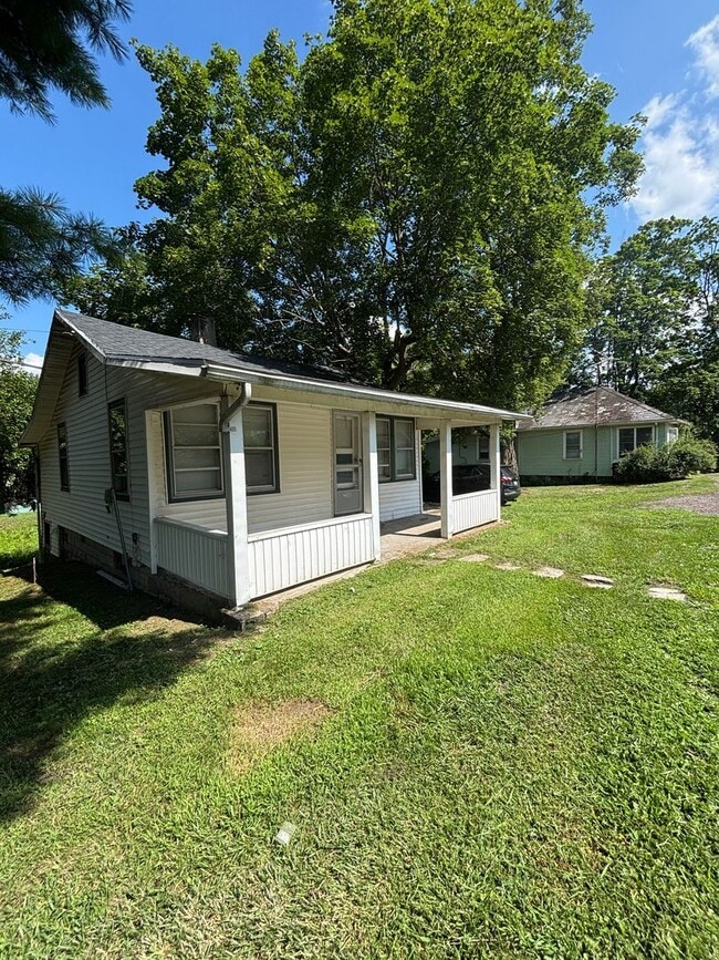 Primary Photo - Welcome to your cozy retreat just minutes ...