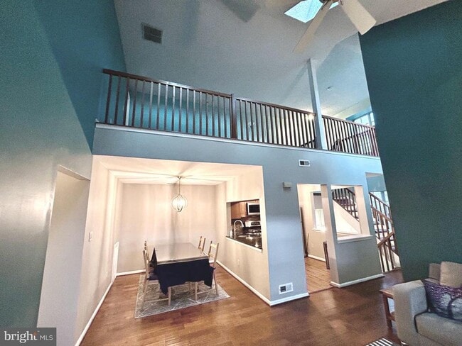 Building Photo - 904B Oliphant Ln