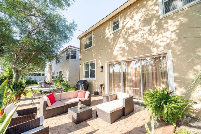 Building Photo - 4832 SW 159th Ave