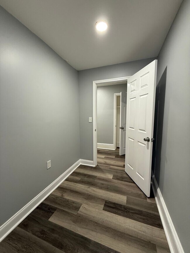 Building Photo - 103 Taylor St