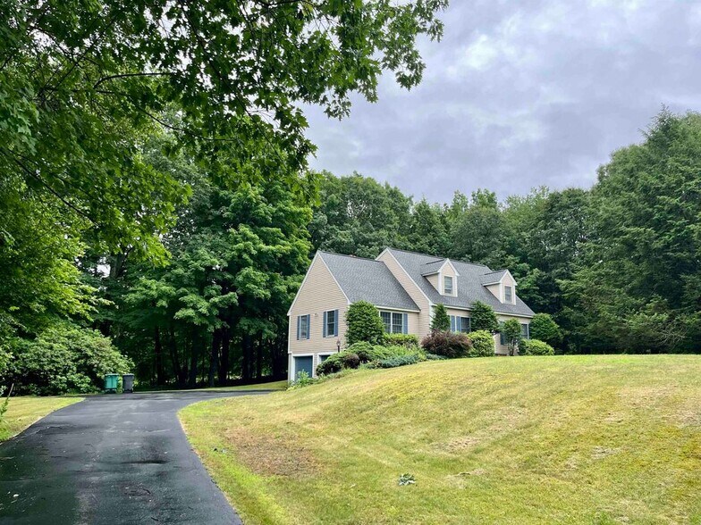 Building Photo - 10 Forest Dr