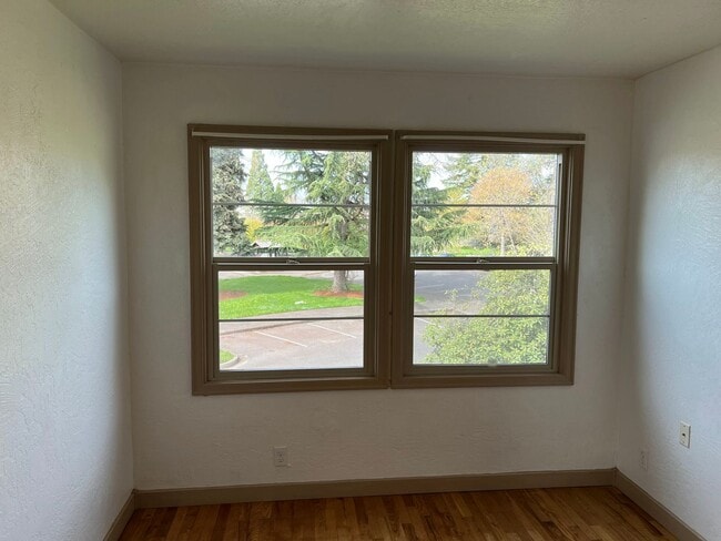 Building Photo - 3 Bed, 1.5 Bath near Rose Garden and Willamette River bike path in Whiteaker