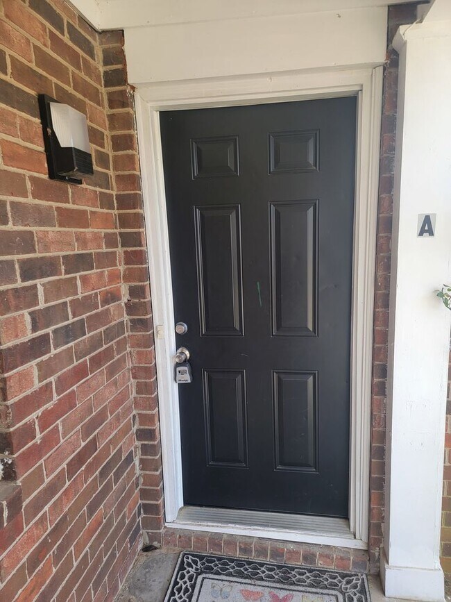 Building Photo - 115 Samarya Ln