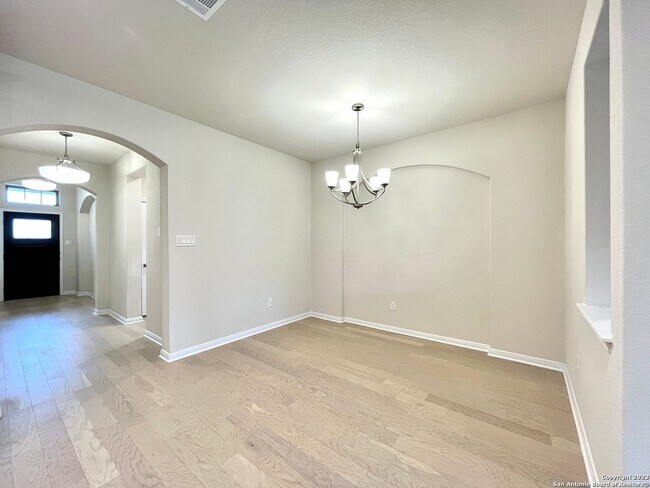 Building Photo - Hill Country Retreat