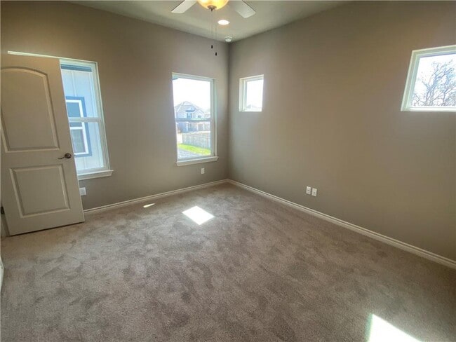 Building Photo - 1301 Low Branch Ln