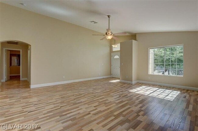 Building Photo - Gorgeous 1 story Home