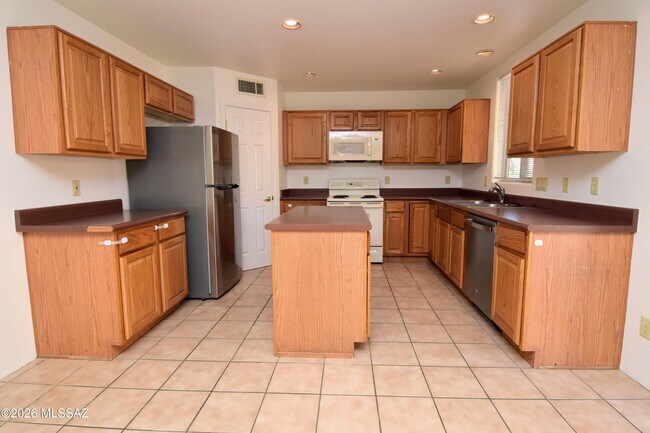 Building Photo - 2926 N Cardell Cir