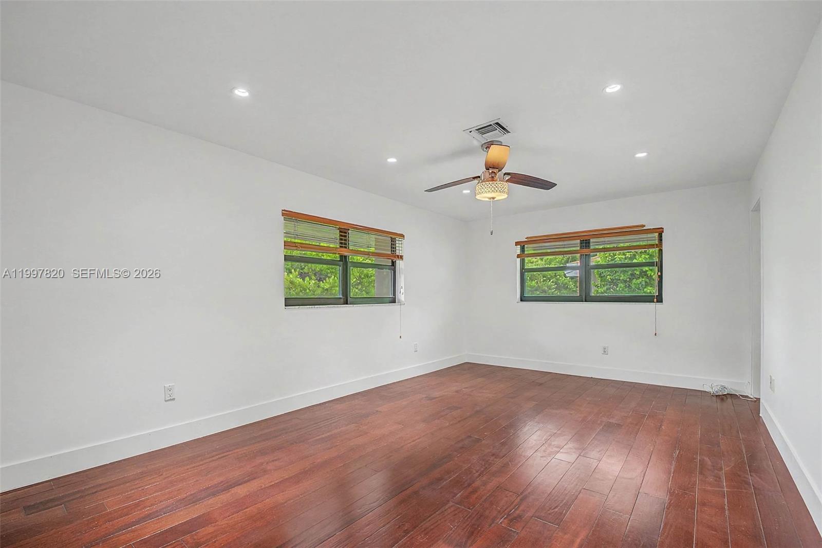 Building Photo - 2000 Brickell Ave