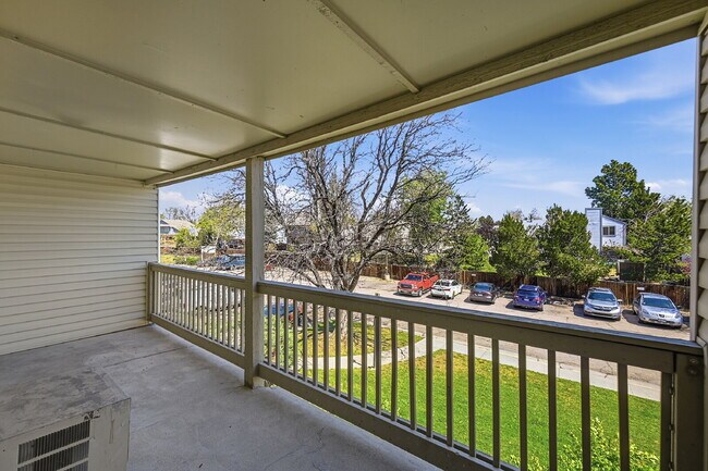 Building Photo - $1,470.95 - 2 Bed, 1 Bath Condo in Aurora with In Unit Laundry!