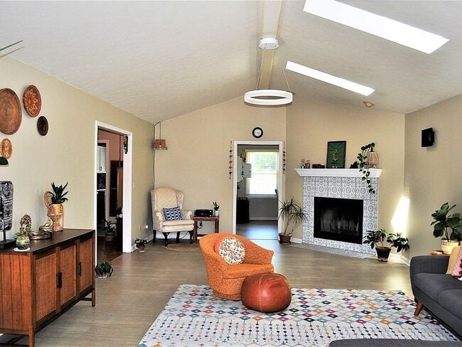 Building Photo - 6060 Chinkapin Dr