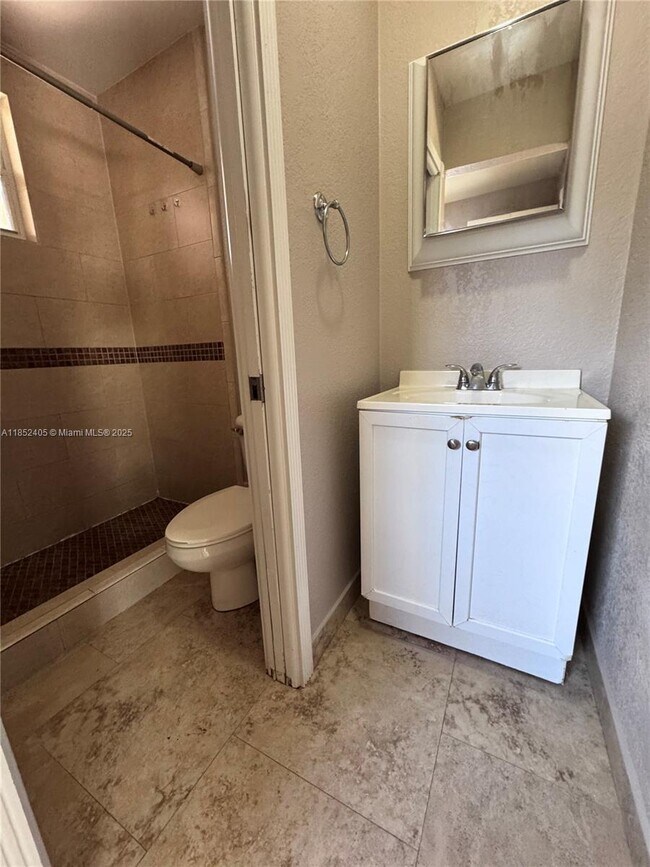 Building Photo - 955 SW 75th Ave