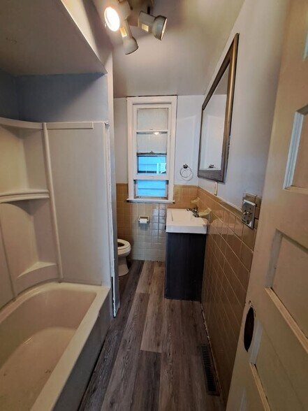 Building Photo - 901 Nott St