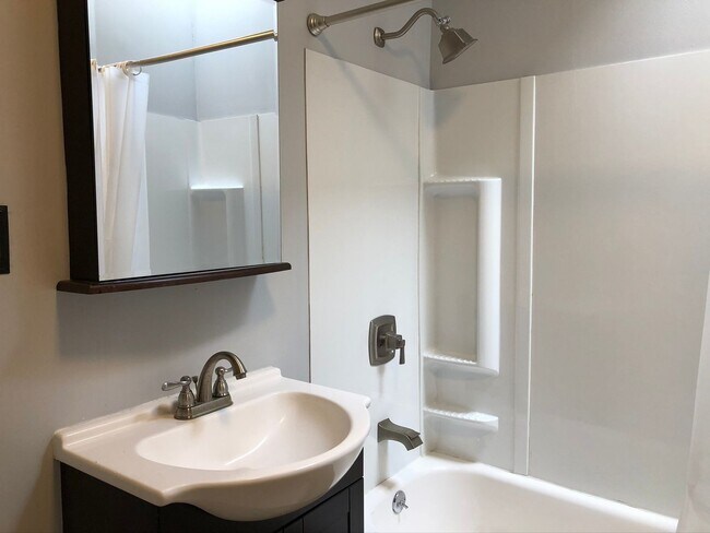 Building Photo - Charming 2 Bedroom/1 Bathroom Townhome in Abell, Baltimore, MD!