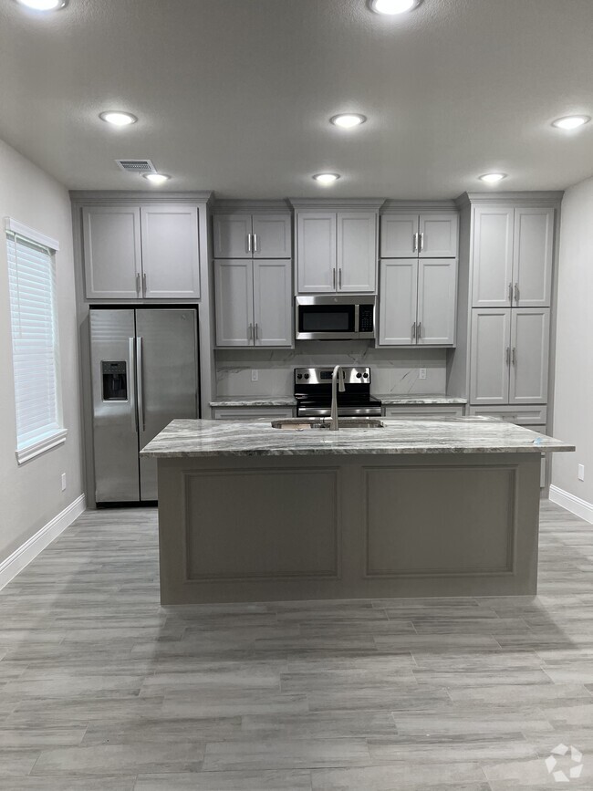 Building Photo - 2610 Appian Way