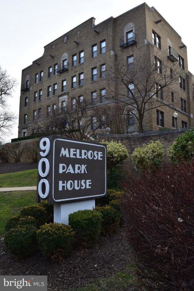 Building Photo - 900 Valley Rd