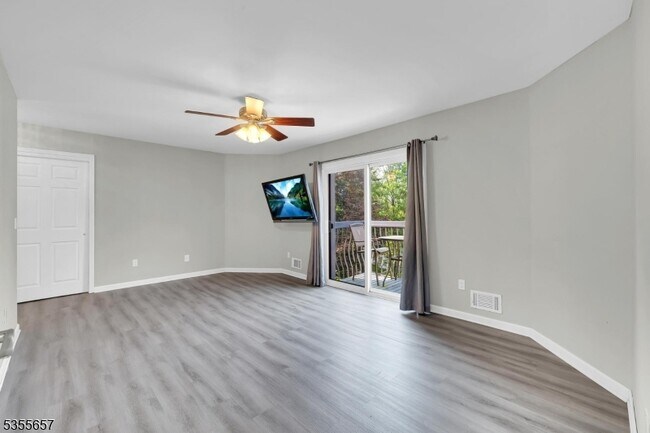 Building Photo - 8 Delbarton Ct