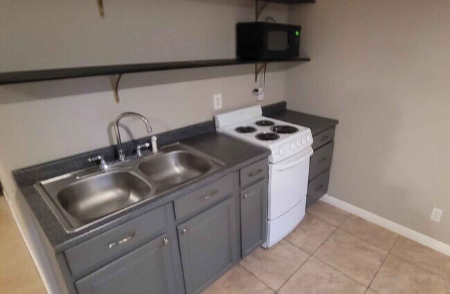 Building Photo - 6790 Greenfield Ln