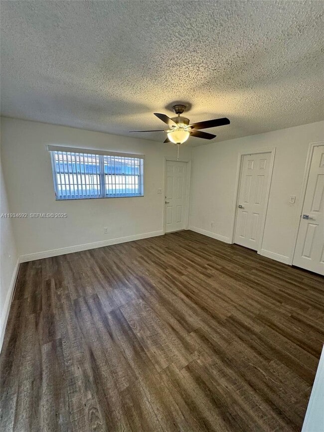 Building Photo - 100 SW 9th St