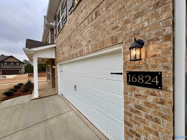 Building Photo - 16824 Demi Dr