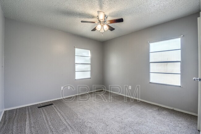 Building Photo - 5330 Kenosha Ave