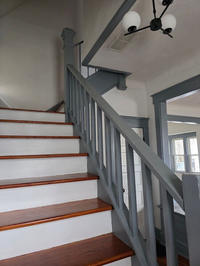 Building Photo - Three Bedroom Single Family Home in Toledo