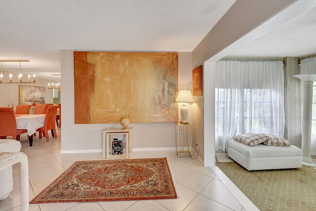 Building Photo - 1165 S Drive Cir