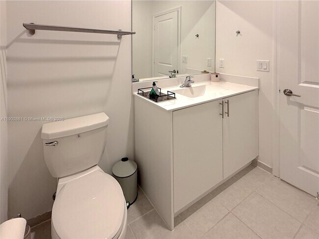 Building Photo - 1060 SE 26th Ter