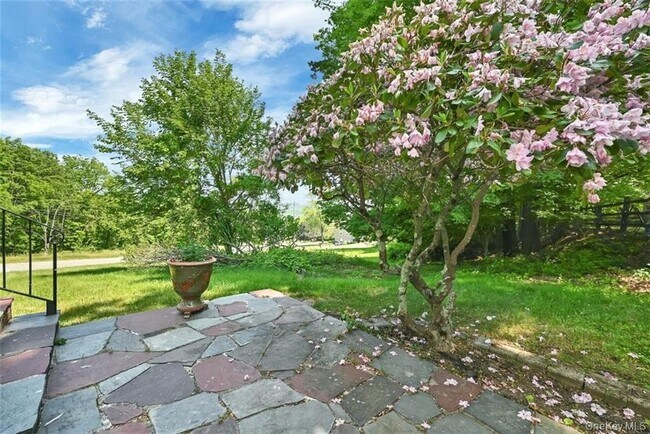 Building Photo - 7 Schunnemunk Rd