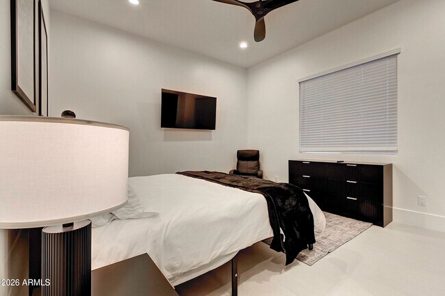 Building Photo - 6401 E Larkspur Dr