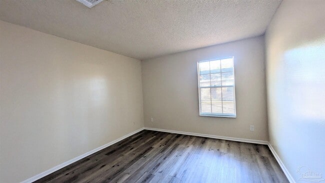 Building Photo - 6288 Hamilton Bridge Rd