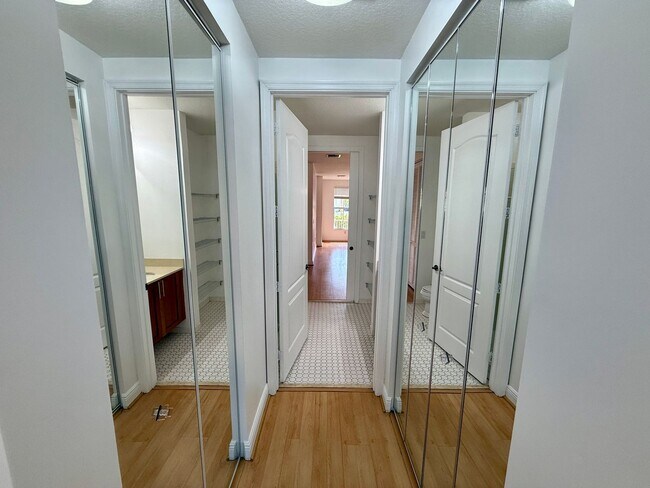 Building Photo - 1 BED 1 BATH APARTMENT | FT. LAUDERDALE