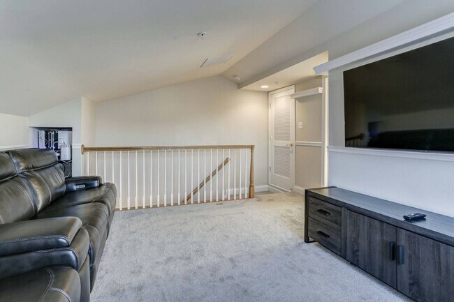 Building Photo - BEAUTIFUL 4 LEVEL TOWNHOME IN GERMANTOWN. 4 BEDROOM, 4.5 BATHS