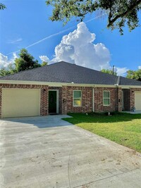 Building Photo - 3 bedroom in Groves TX 77619