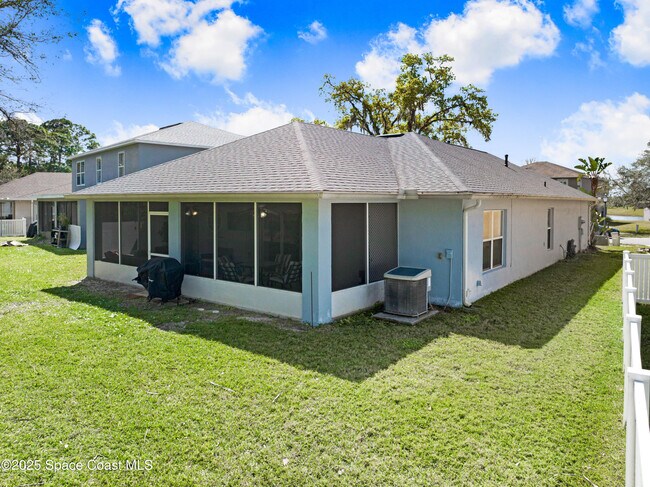 Building Photo - 1652 La Maderia Dr