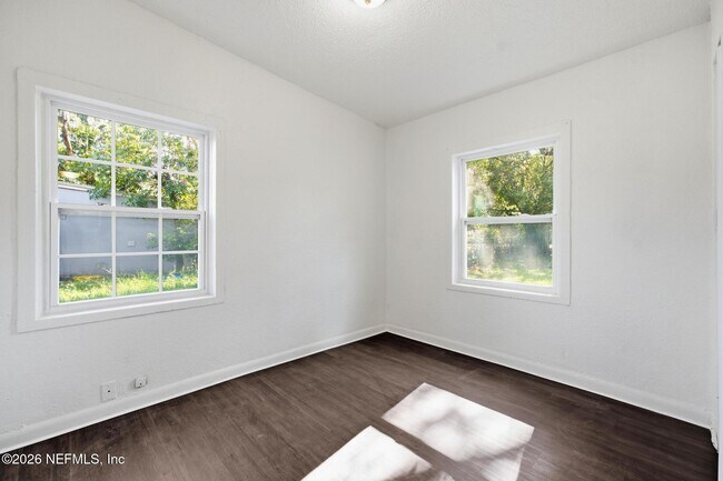 Building Photo - 5846 Abelia Rd