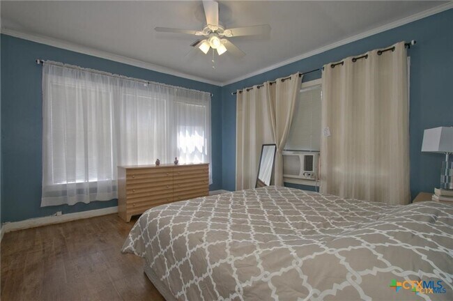 Building Photo - 320 E Faust St