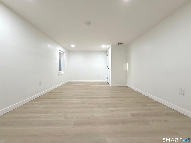 Building Photo - 275 Dayton Rd