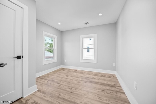 Building Photo - 100 Kansas St