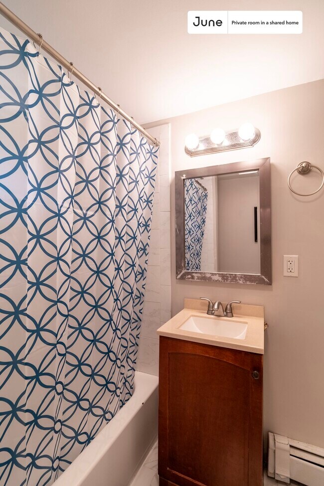 Building Photo - Room in Shared 5 bed/1.5 bath home