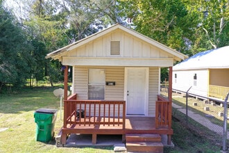 Building Photo - 411 W 29th Ave